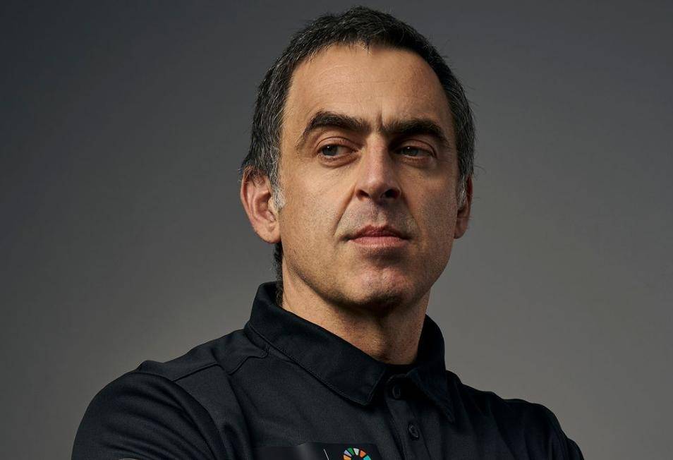 他在赛后采 他在赛后采