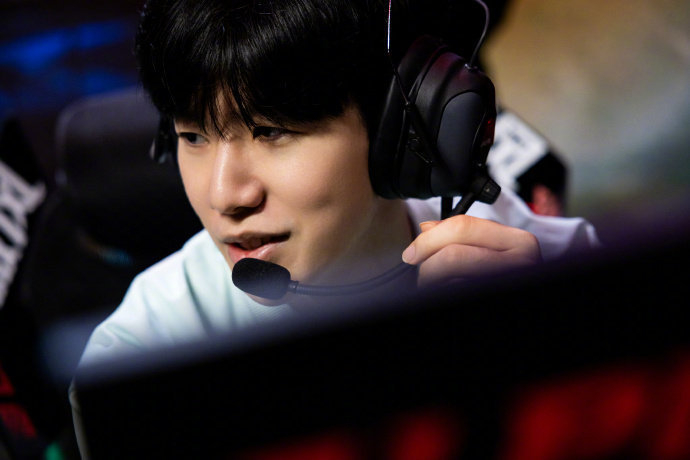 球迷们也在 球迷们也在